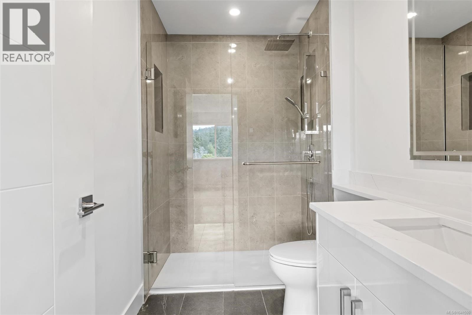 #2 1559 Ash Rd - 38