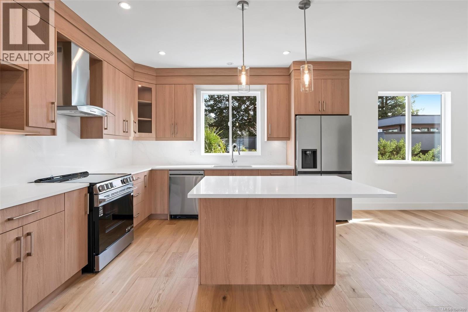 #3 1559 Ash Rd - 22