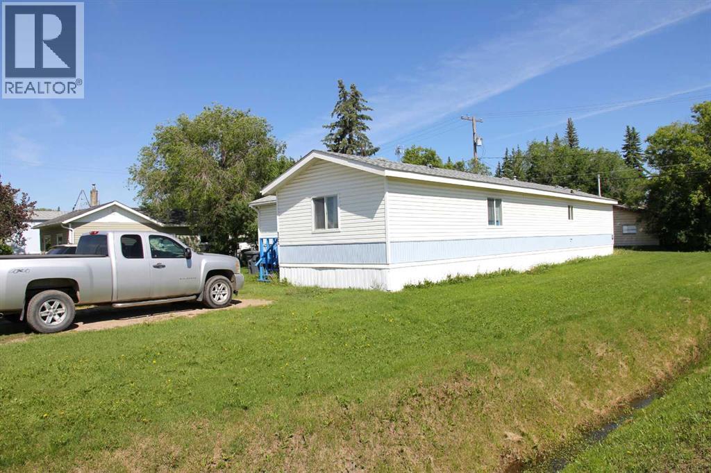 302 1 Avenue W - 2