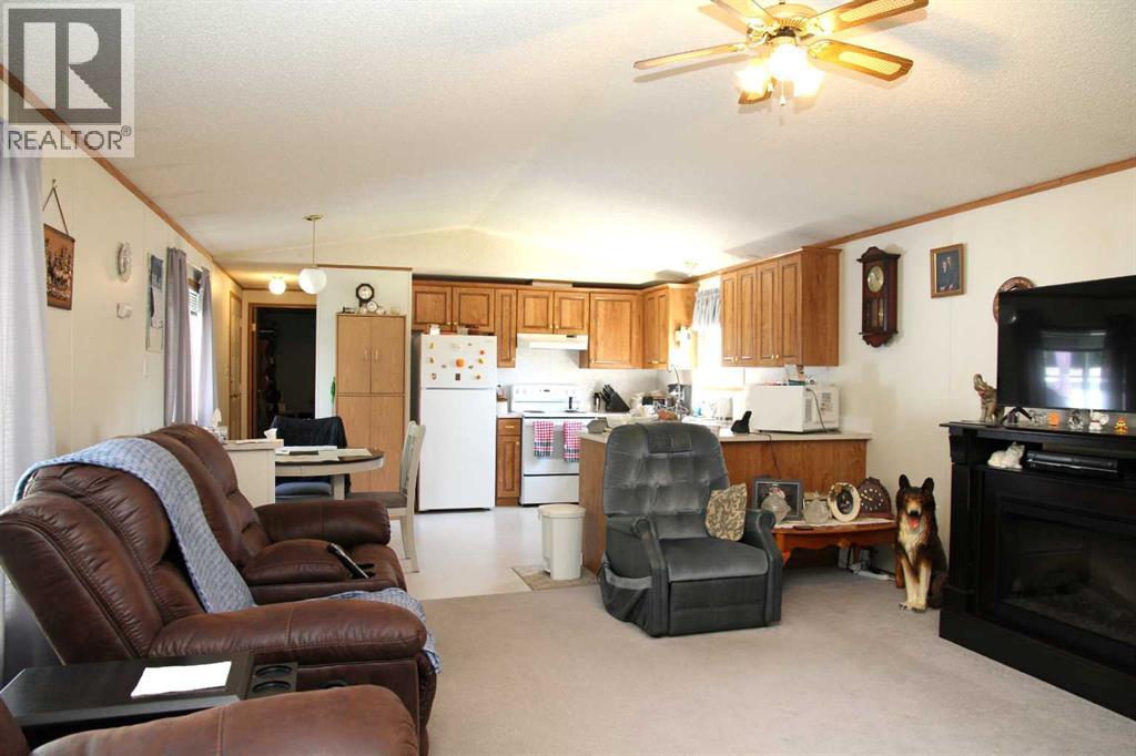 302 1 Avenue W - 3