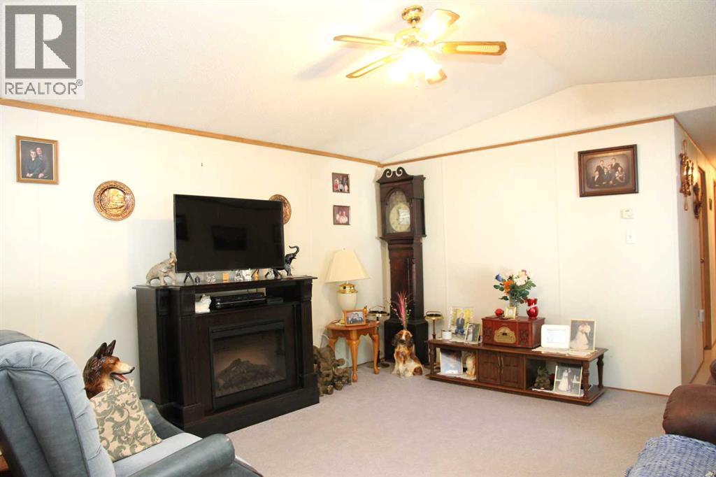 302 1 Avenue W - 4