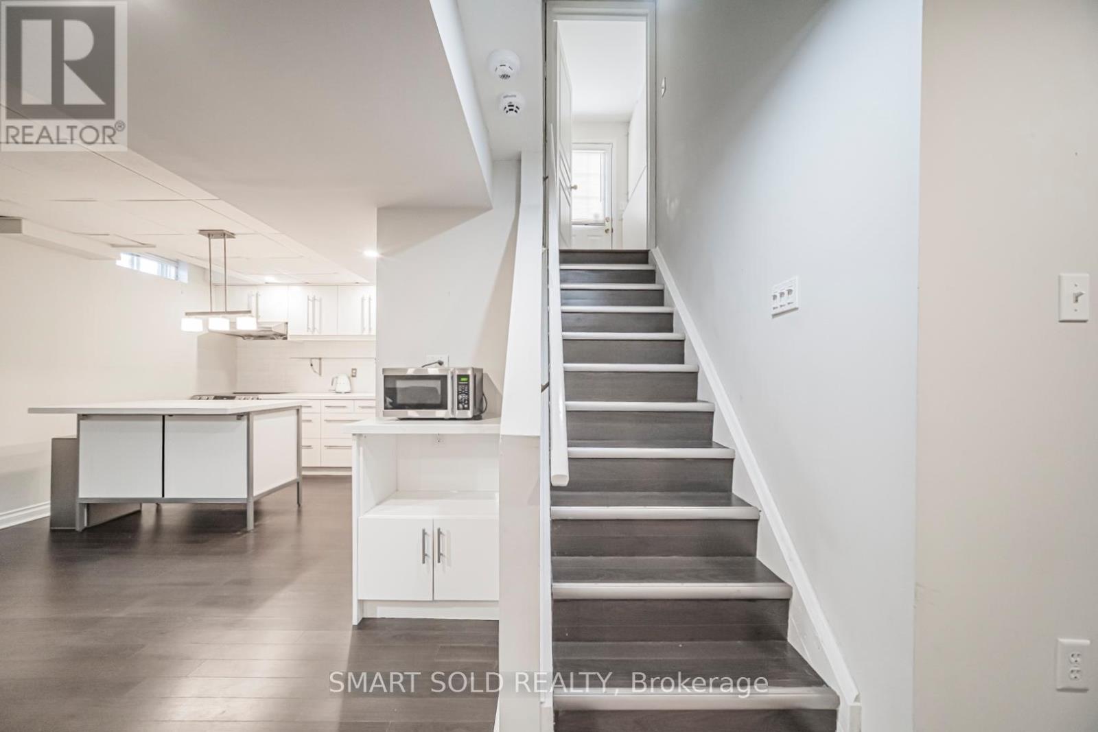 8 GORDON WEEDEN ROAD - 33