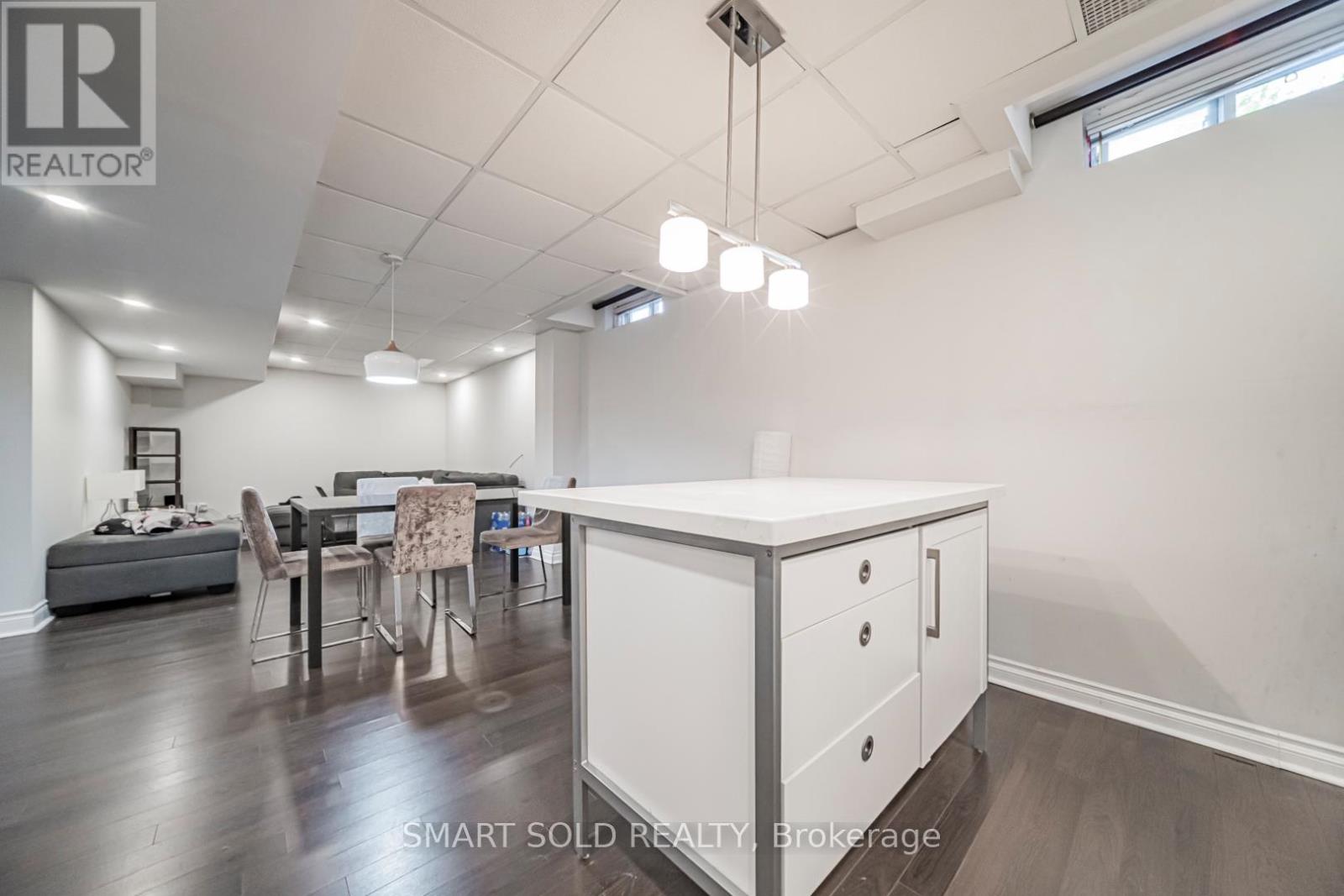 8 GORDON WEEDEN ROAD - 35