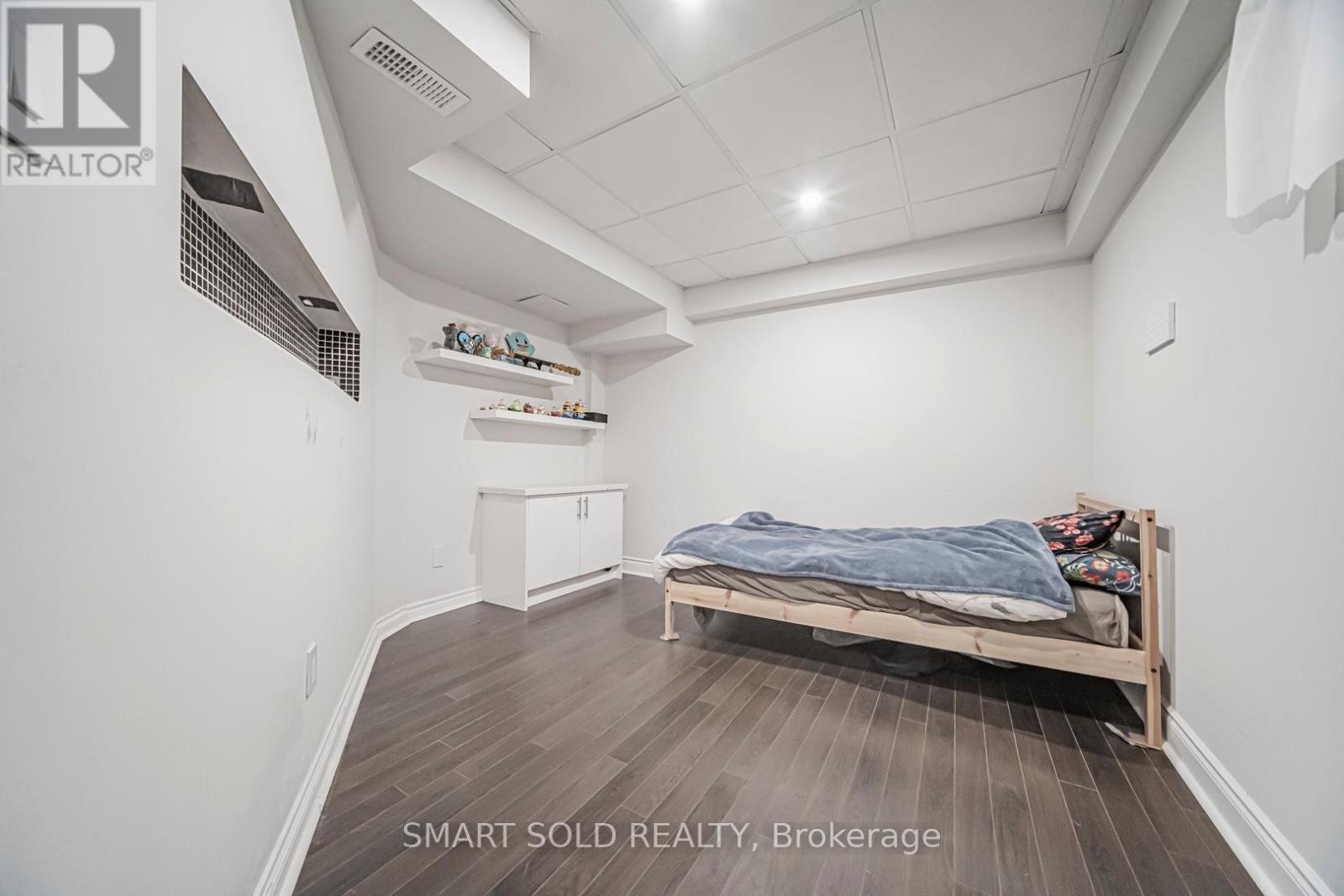 8 GORDON WEEDEN ROAD - 39