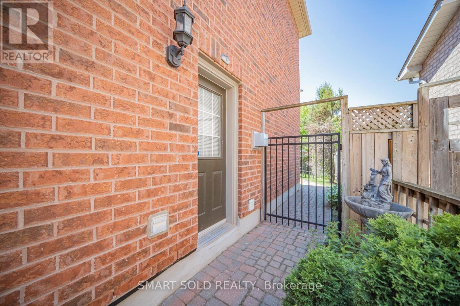 8 GORDON WEEDEN ROAD - 42