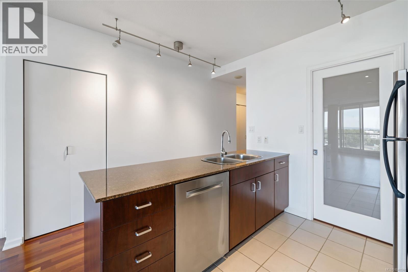 #806 160 Wilson St - 8