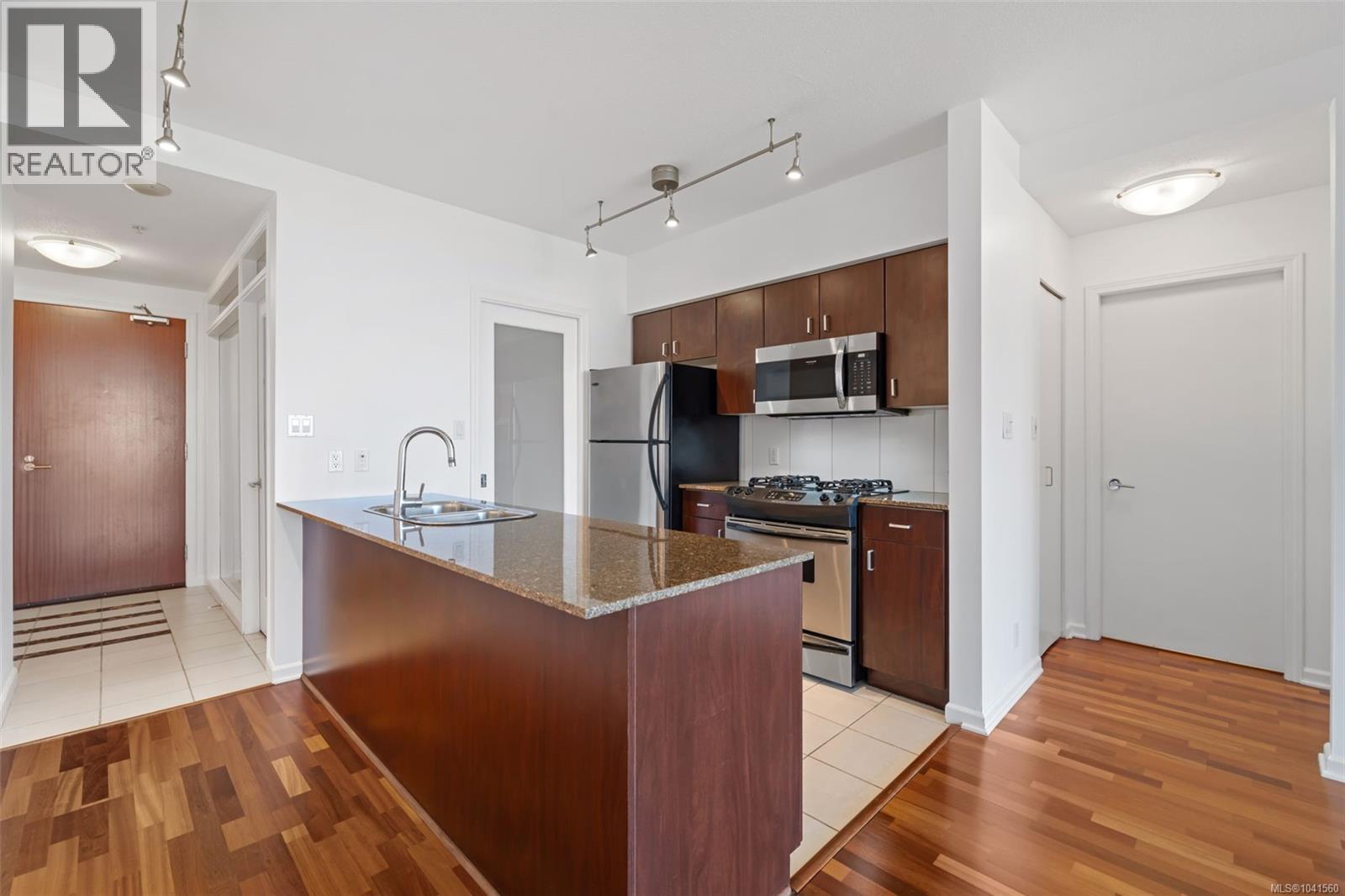 #806 160 Wilson St - 7
