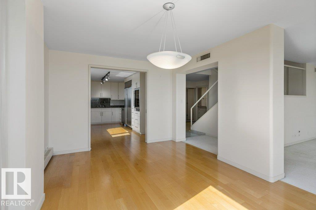 #1602 10010 119 ST NW - 16