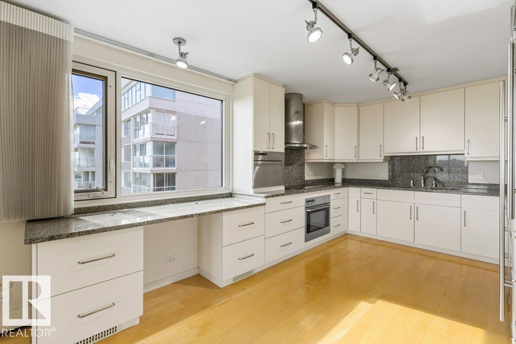 #1602 10010 119 ST NW - 19
