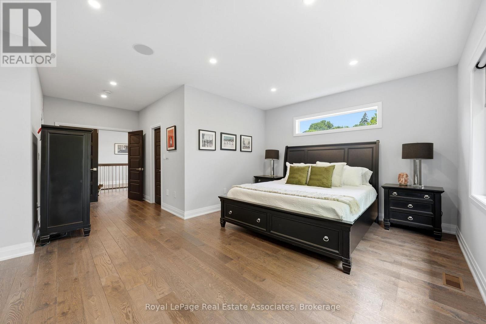 26 MARKET STREET - 27