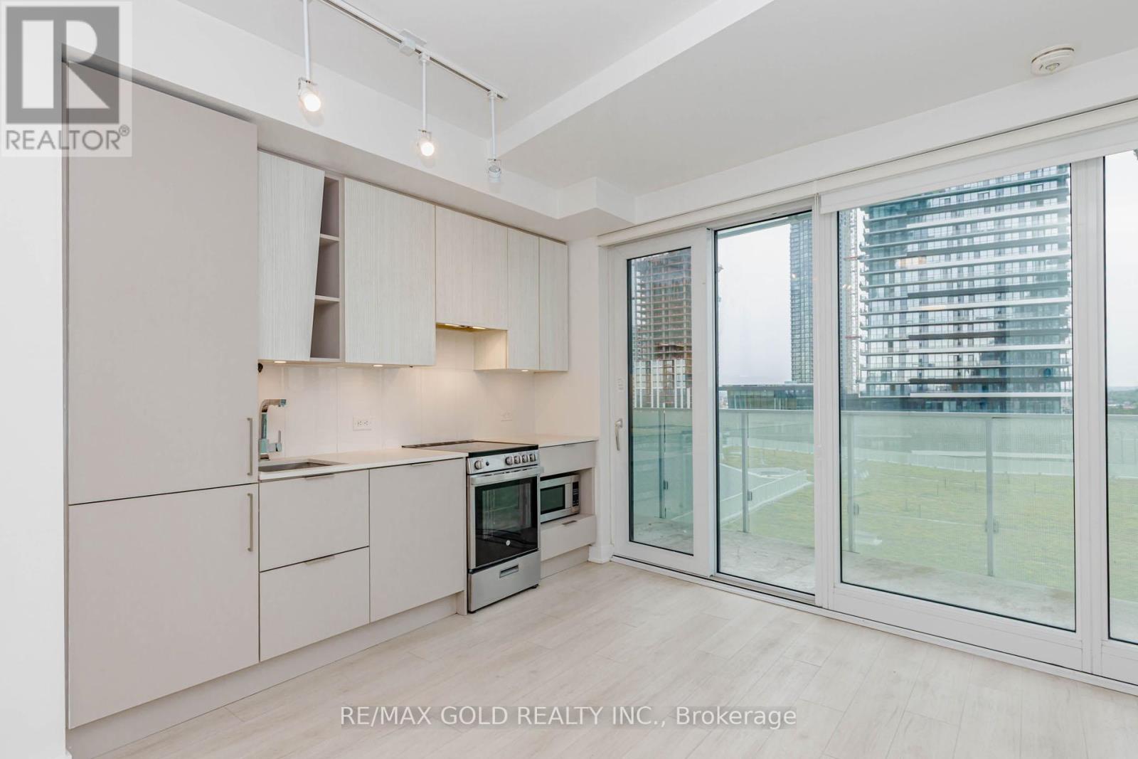 #809 3900 CONFEDERATION PARKWAY - 19