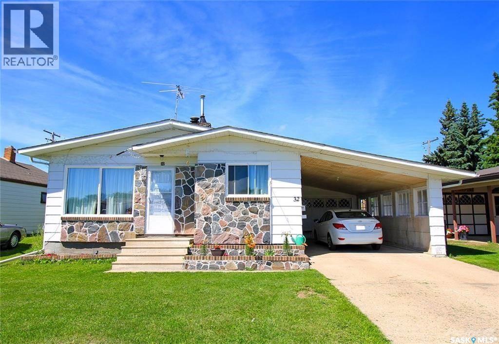 32 Clarke AVENUE - 1