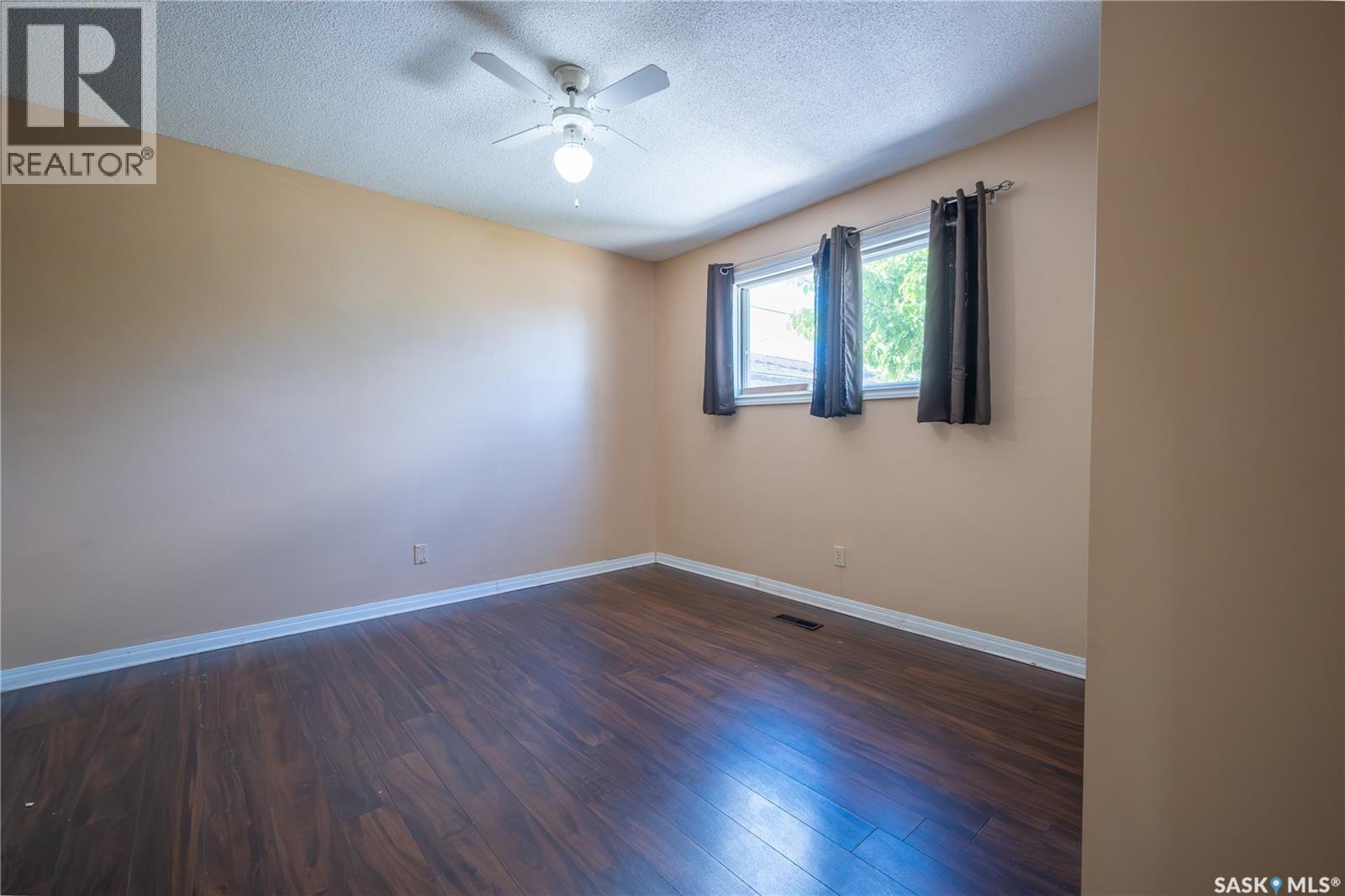 32 Clarke AVENUE - 11