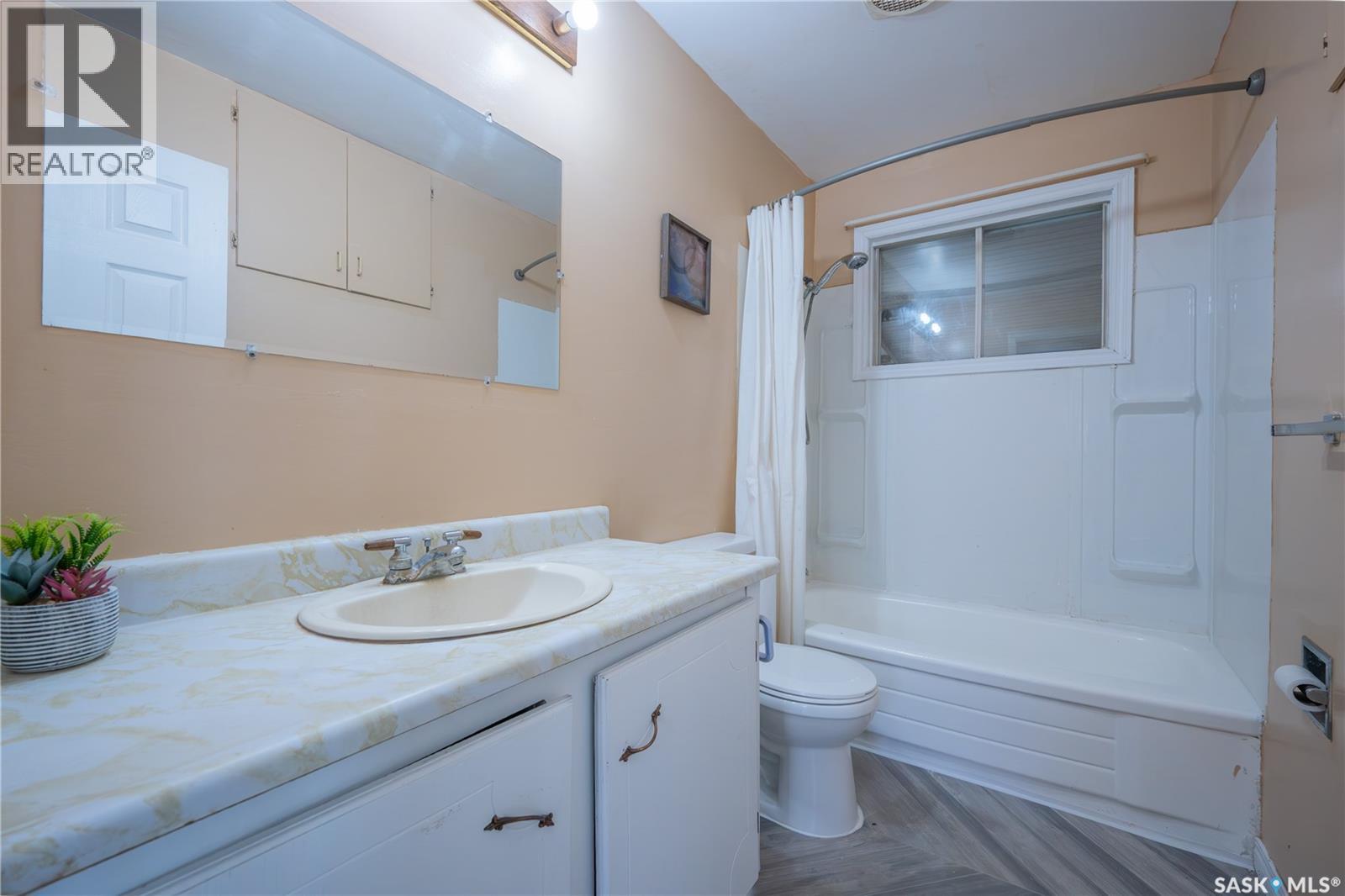 32 Clarke AVENUE - 13