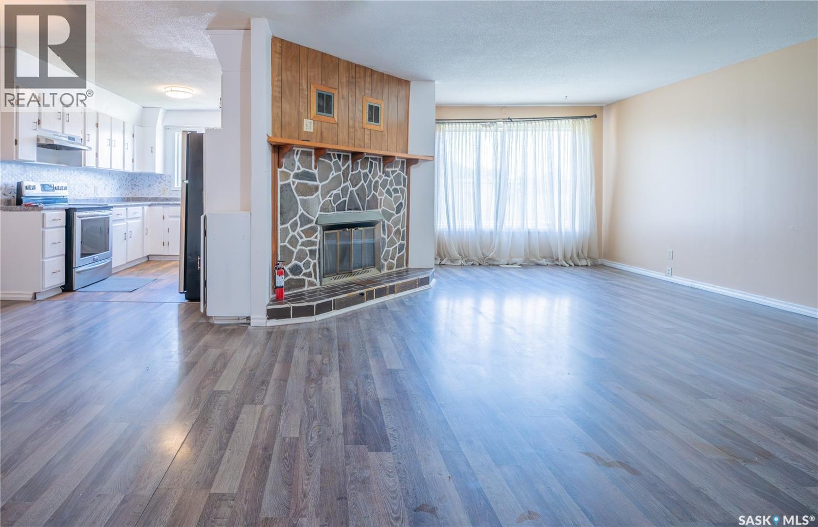 32 Clarke AVENUE - 2