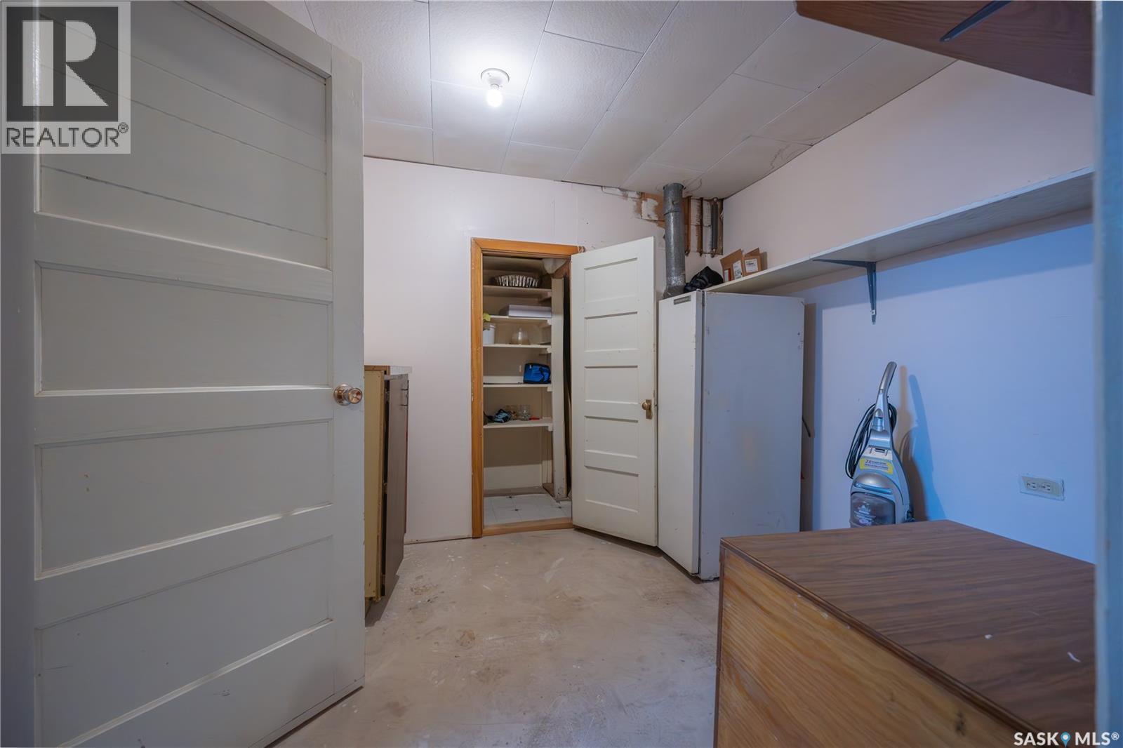 32 Clarke AVENUE - 24