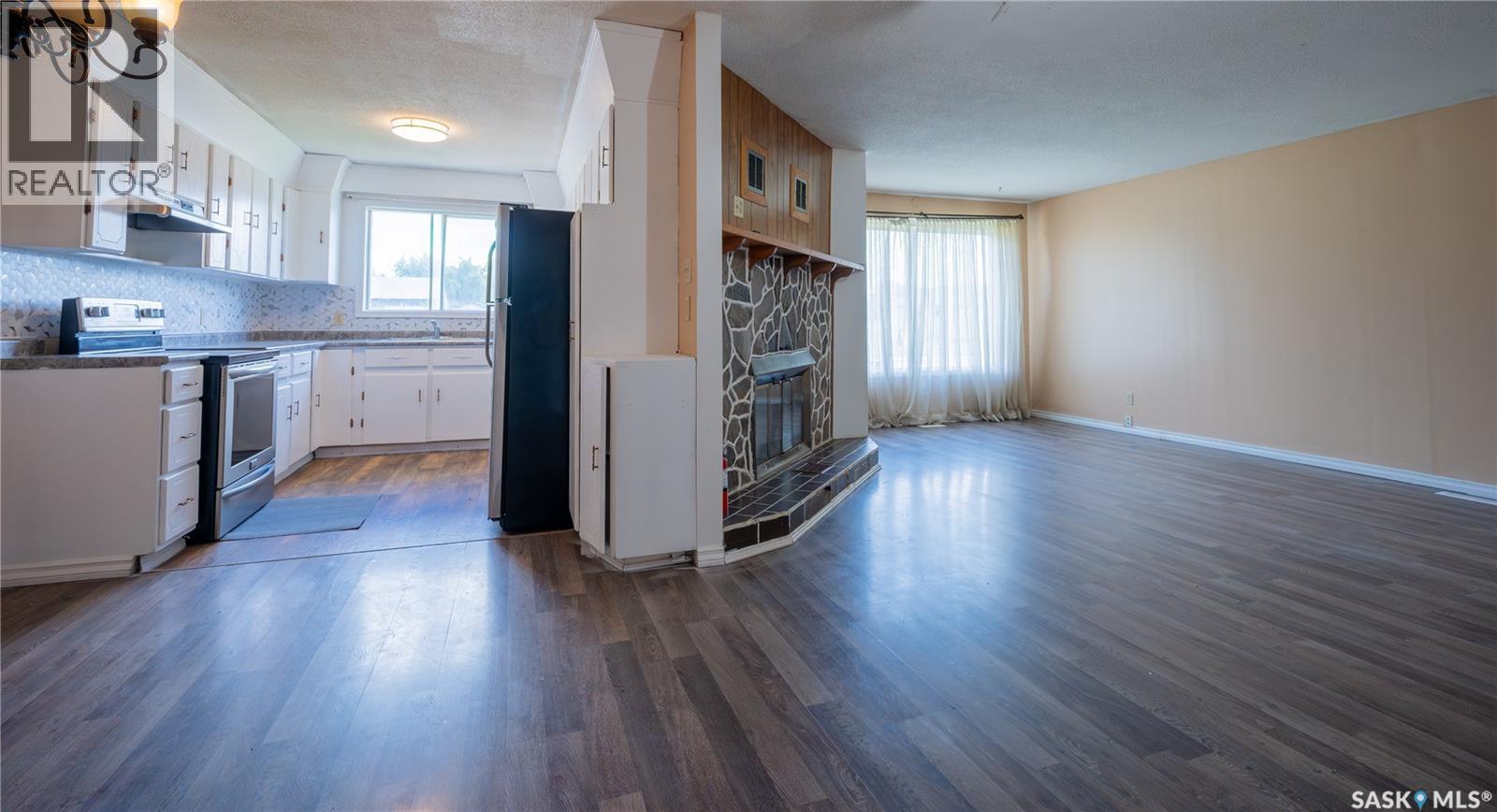 32 Clarke AVENUE - 3