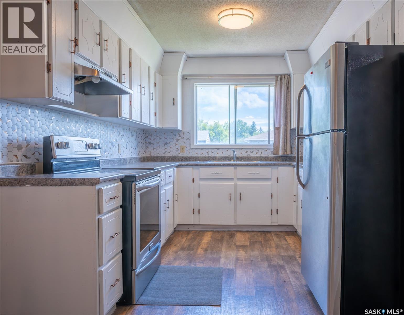 32 Clarke AVENUE - 4