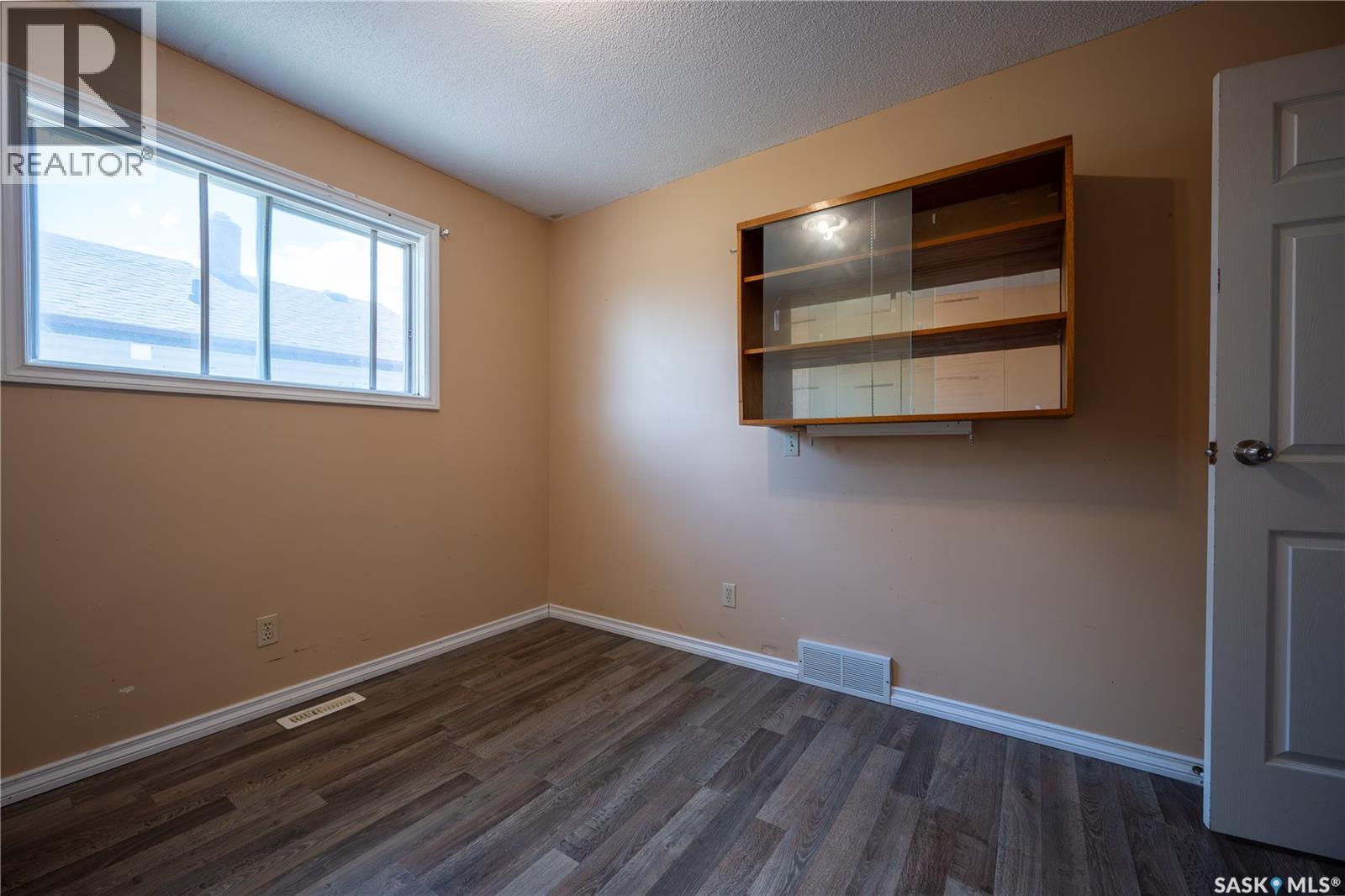 32 Clarke AVENUE - 8