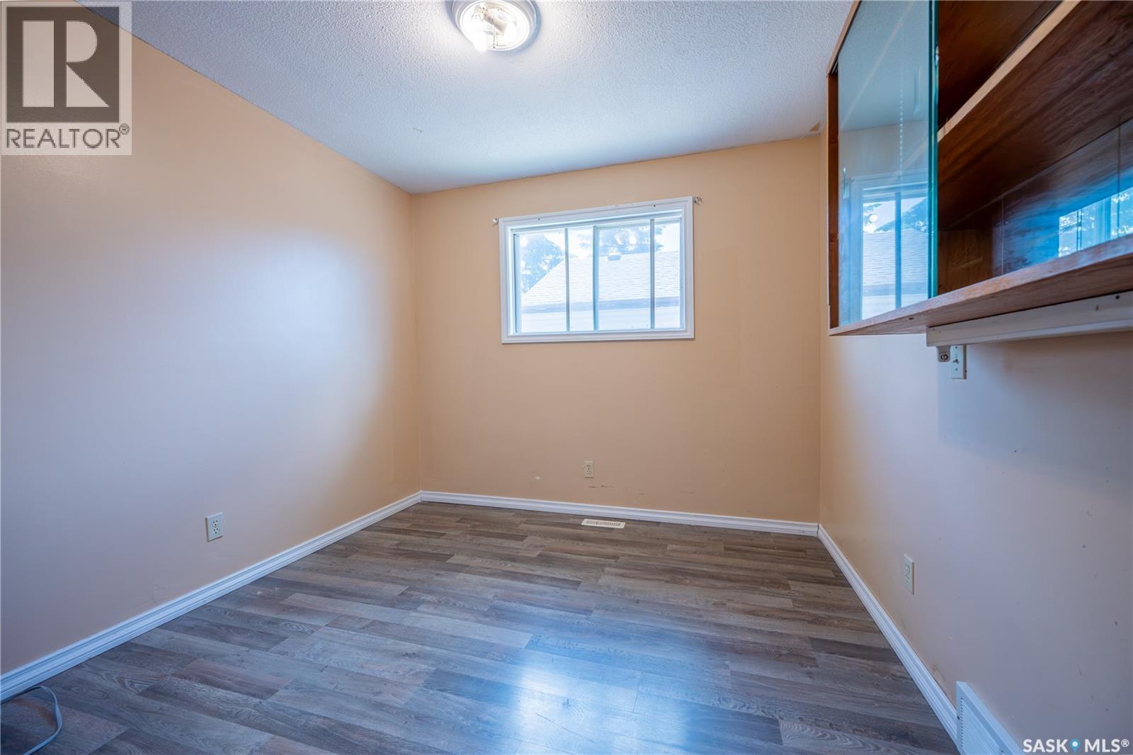 32 Clarke AVENUE - 9