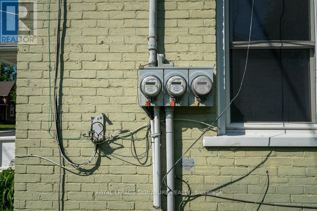 143 DUNDAS STREET W - 10