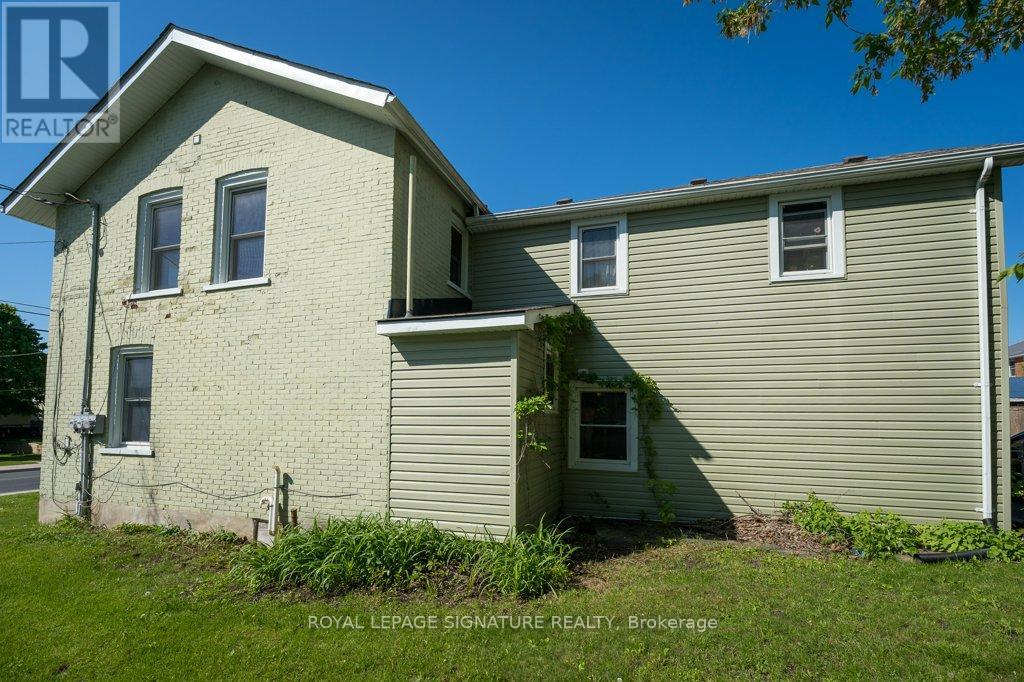 143 DUNDAS STREET W - 11