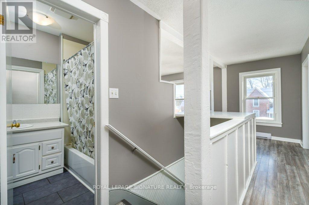 143 DUNDAS STREET W - 15