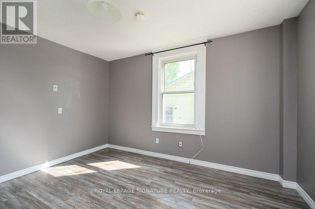 143 DUNDAS STREET W - 27