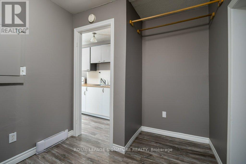143 DUNDAS STREET W - 29