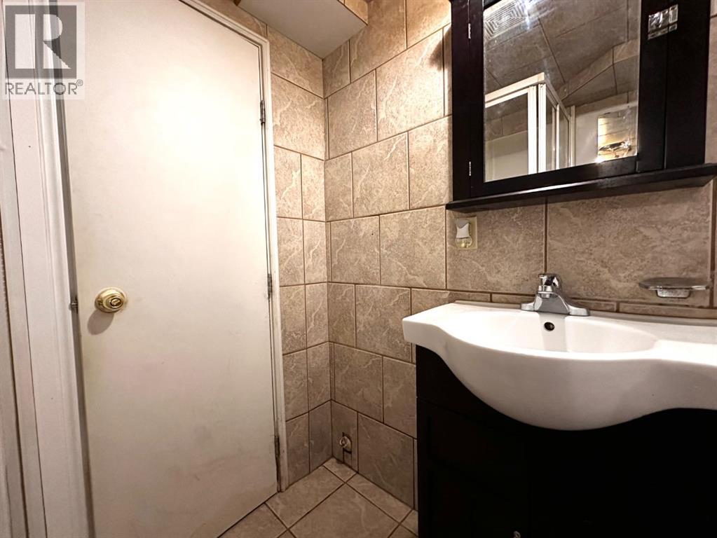 5217 53A Avenue - 32