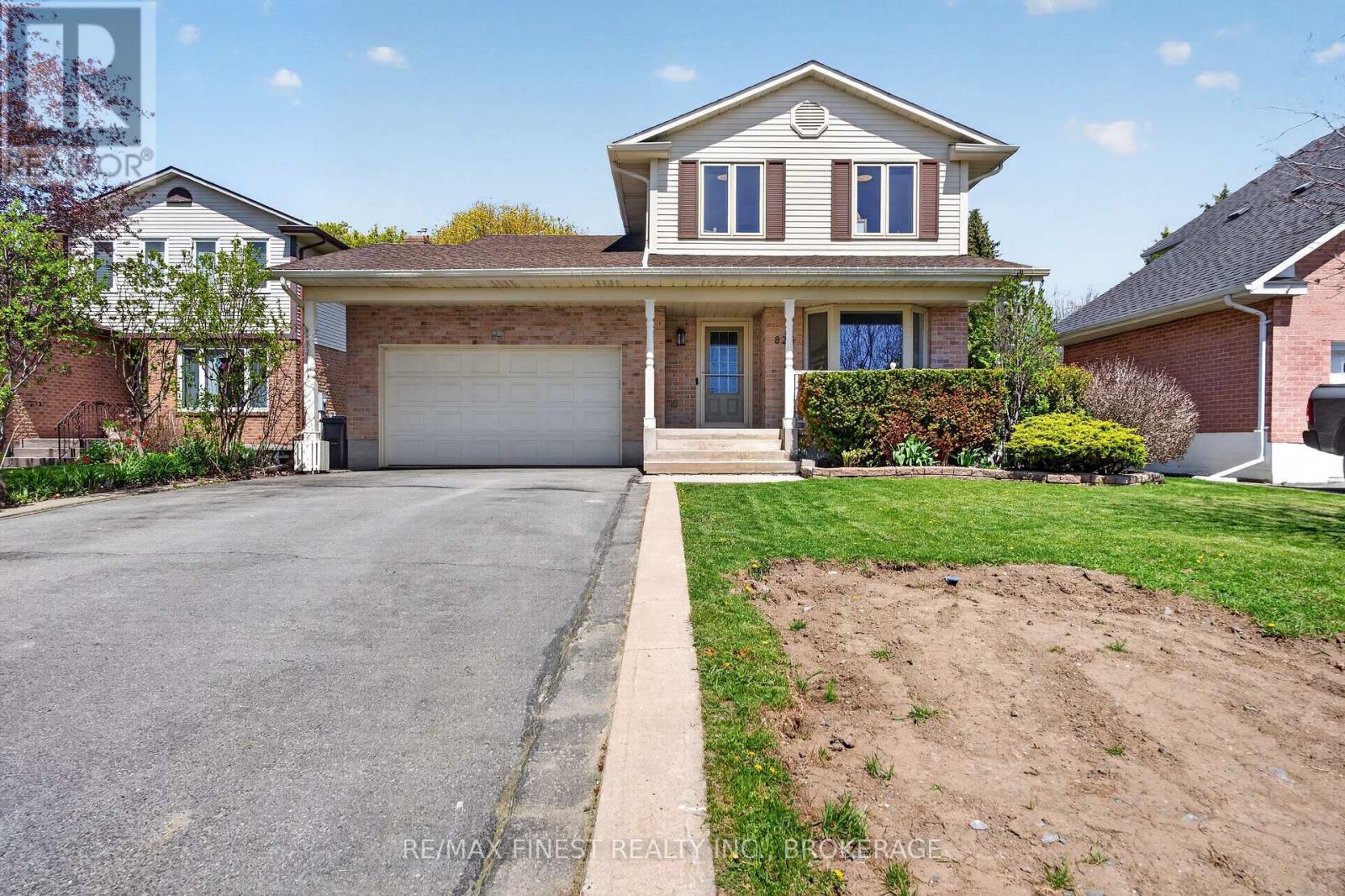 825 SOMERSET CRESCENT - 1