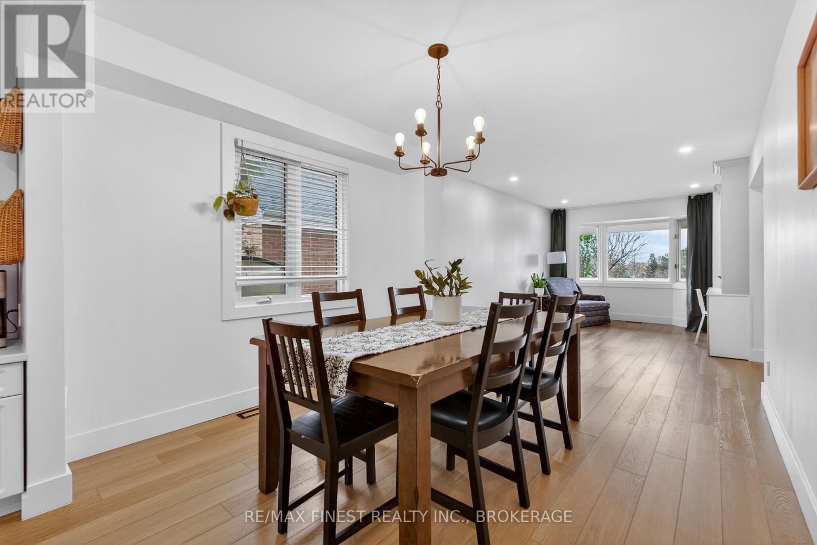 825 SOMERSET CRESCENT - 10