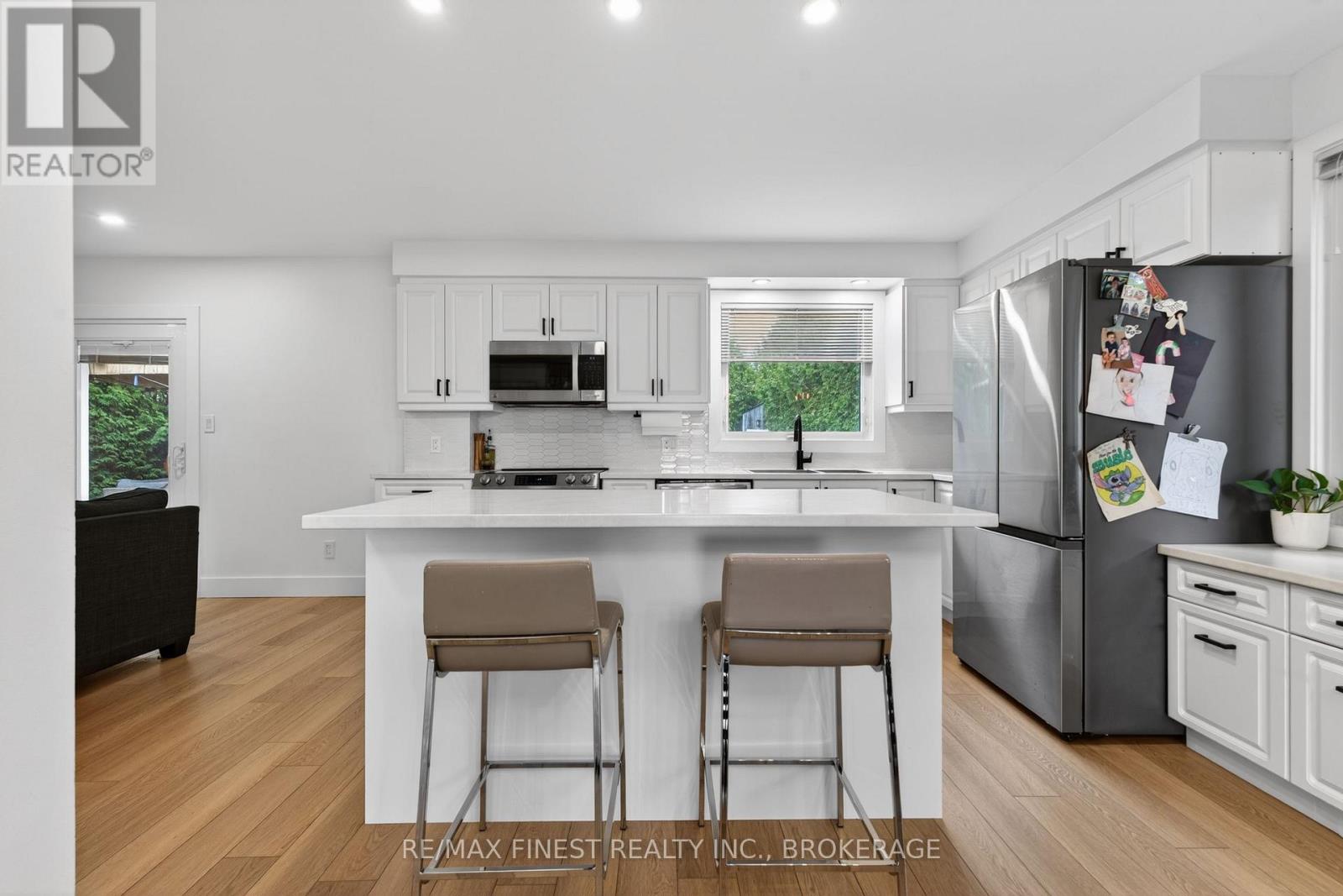 825 SOMERSET CRESCENT - 11