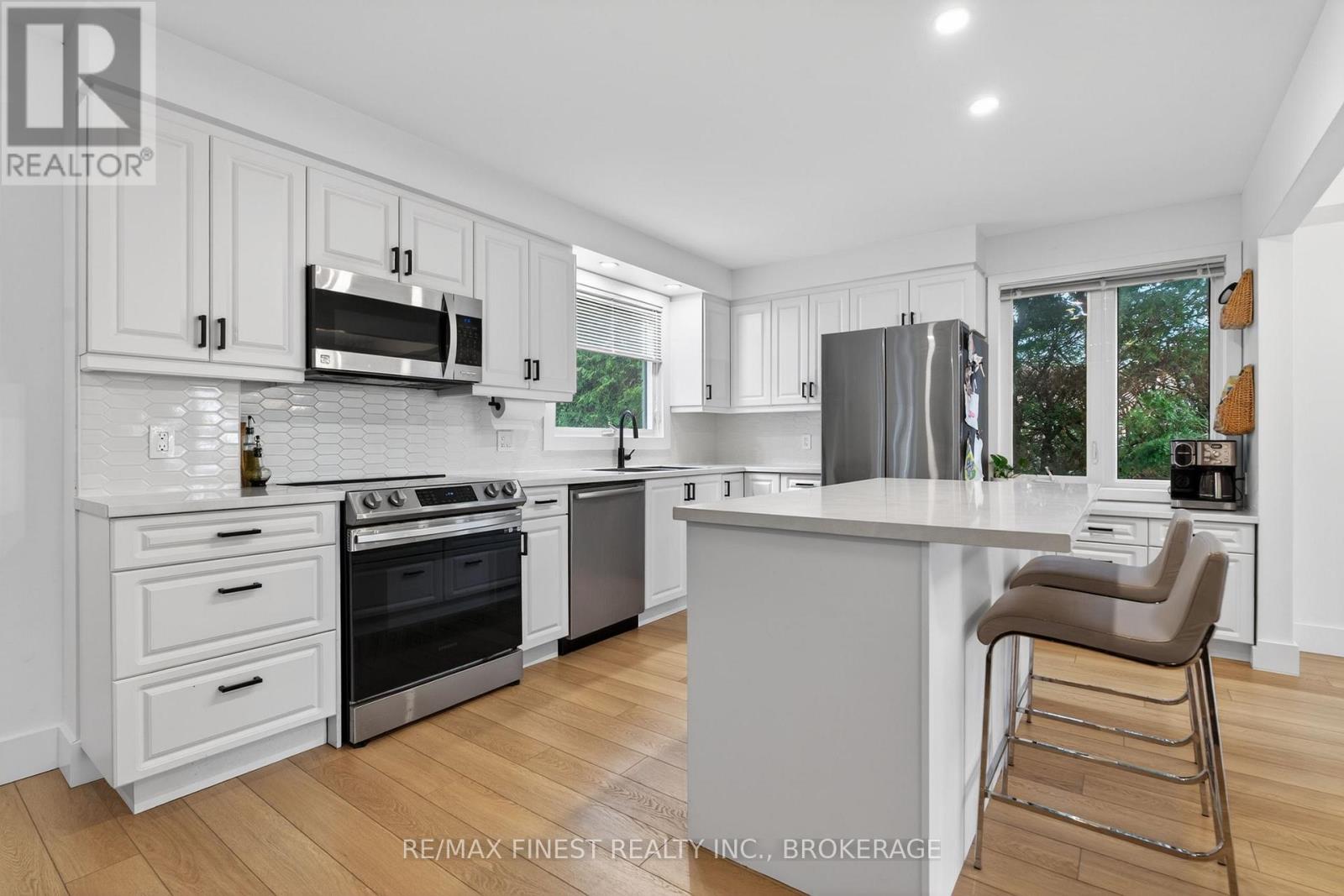 825 SOMERSET CRESCENT - 12