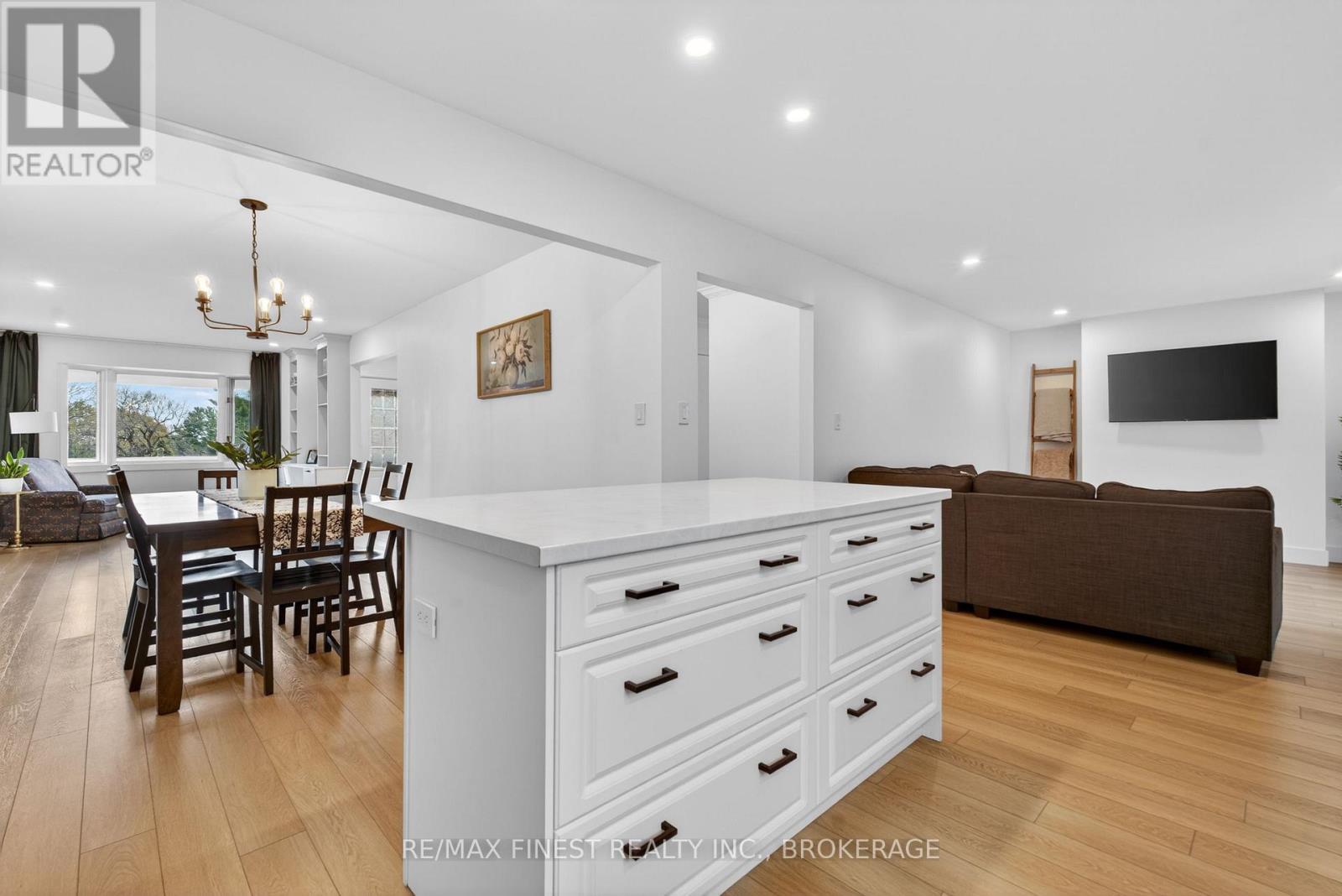 825 SOMERSET CRESCENT - 14