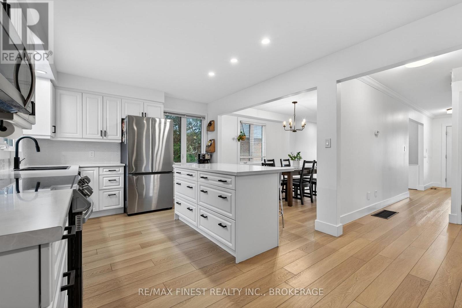 825 SOMERSET CRESCENT - 18