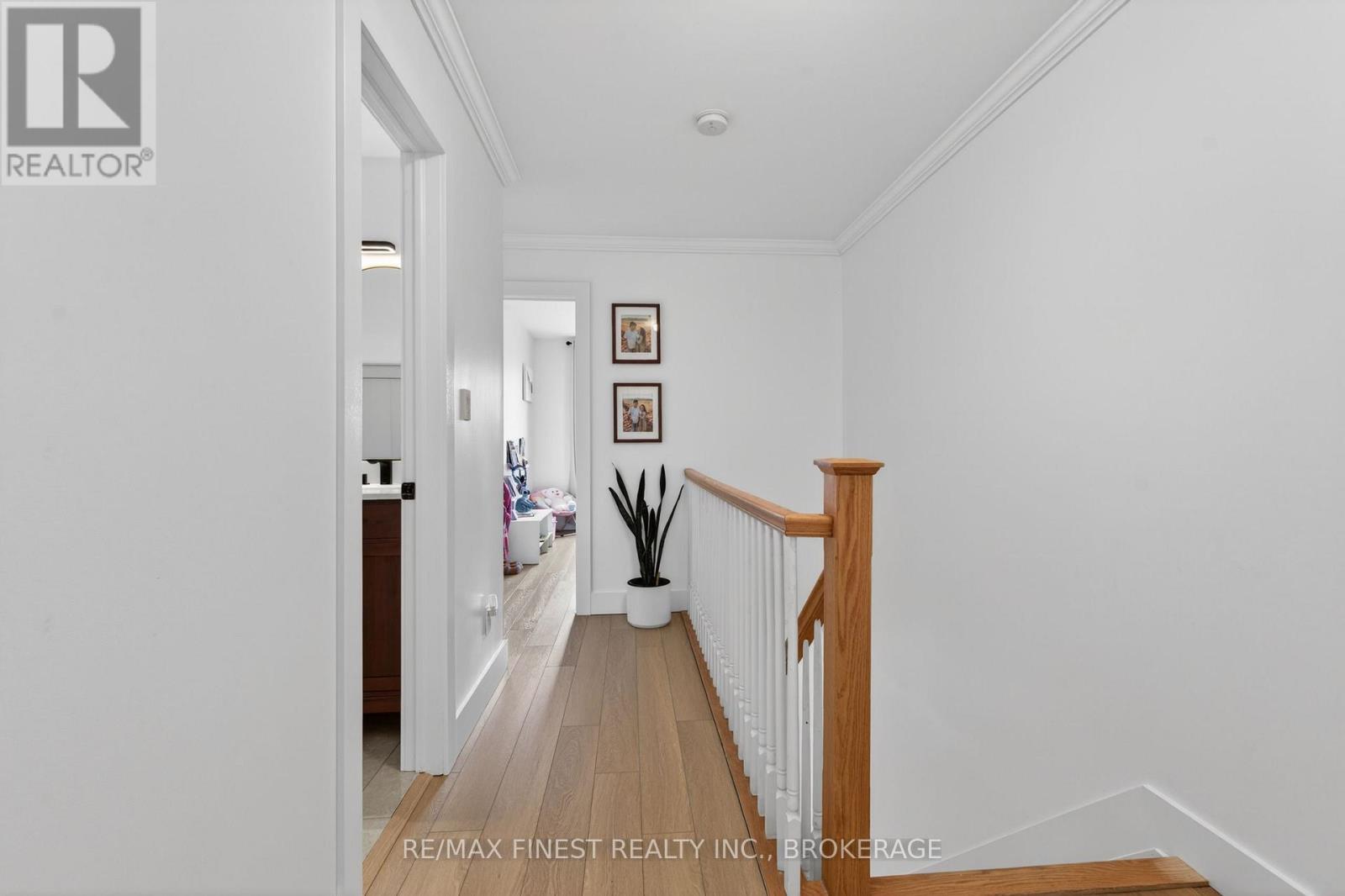 825 SOMERSET CRESCENT - 21