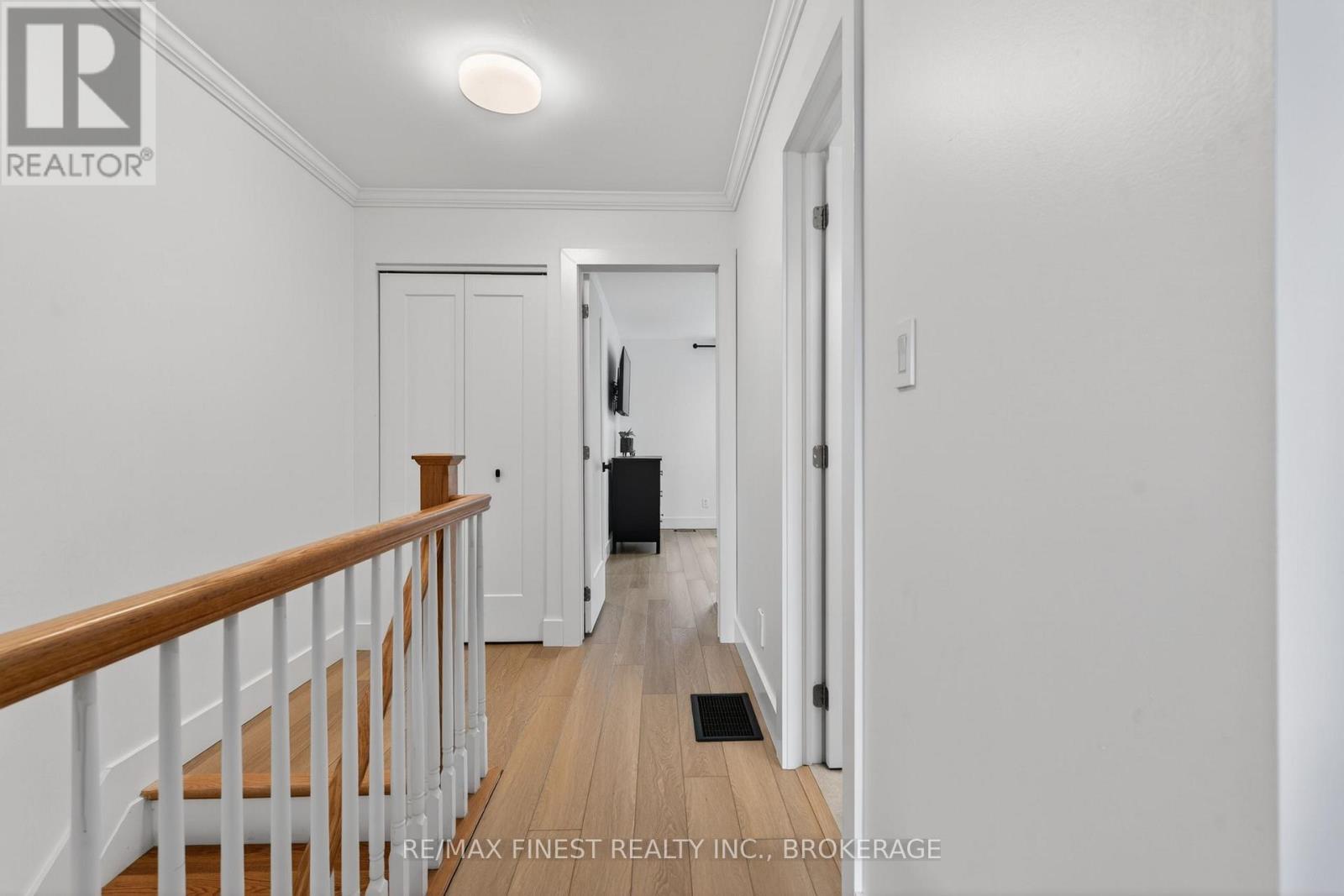 825 SOMERSET CRESCENT - 22