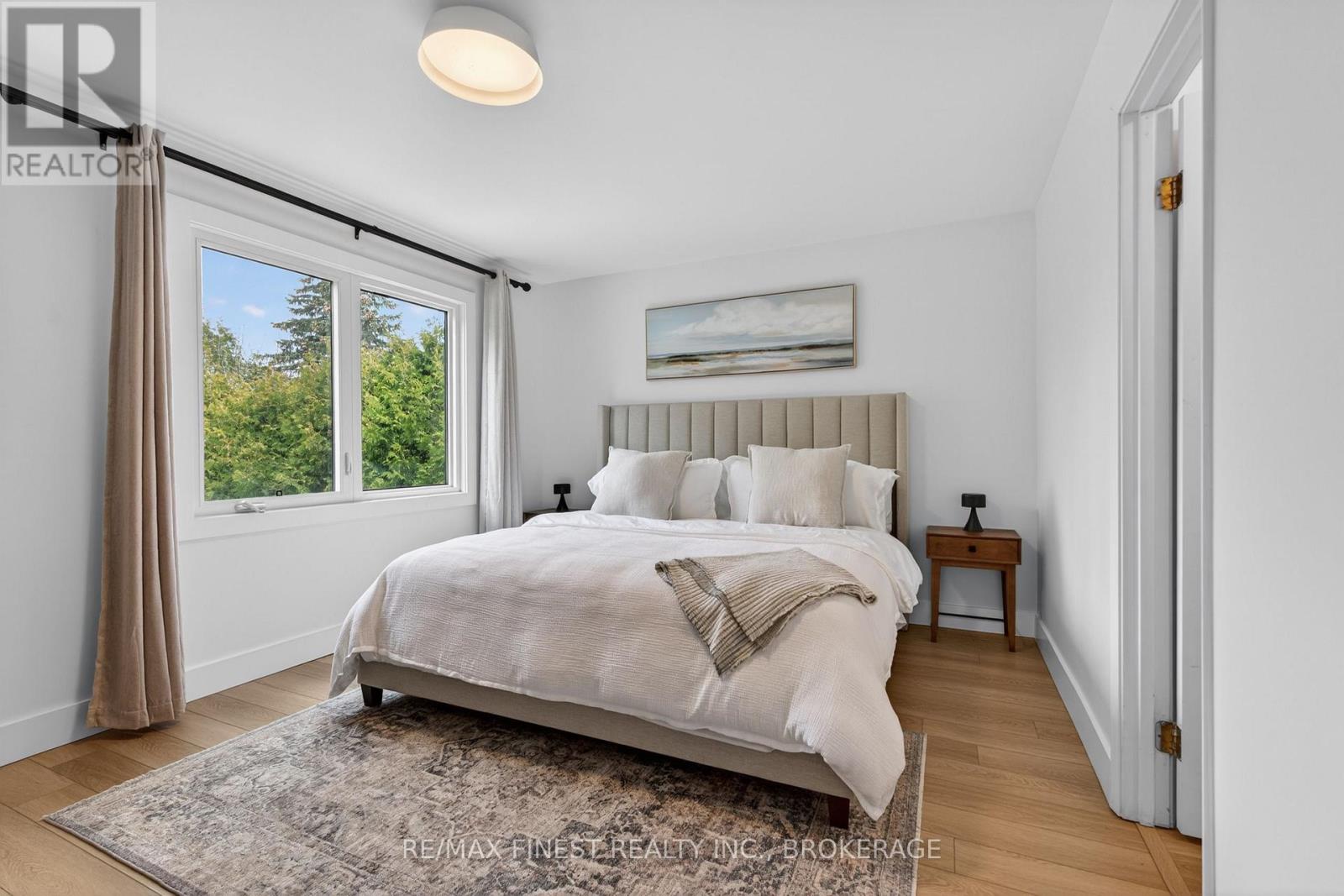 825 SOMERSET CRESCENT - 23