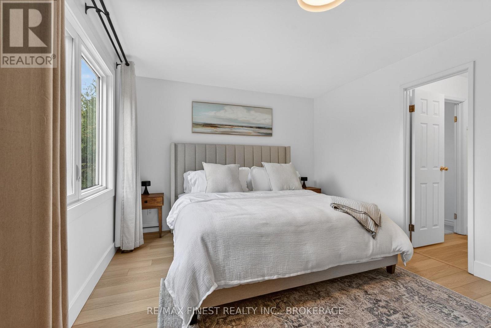 825 SOMERSET CRESCENT - 24