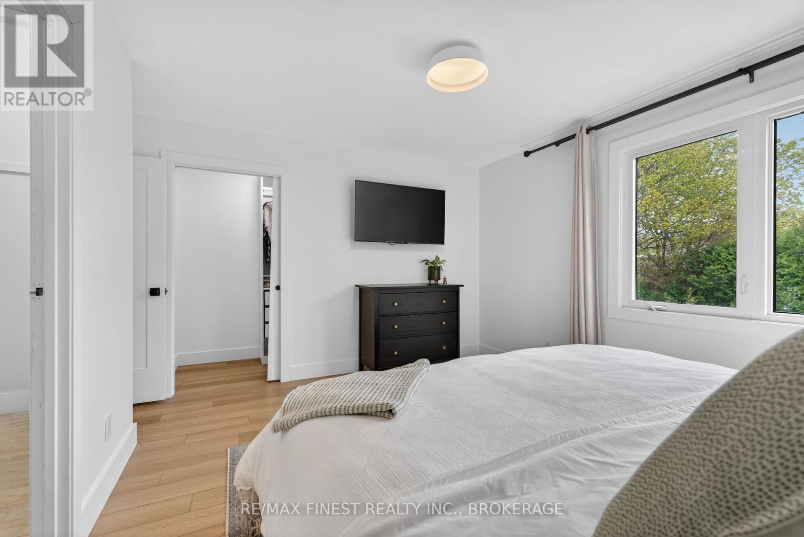 825 SOMERSET CRESCENT - 25