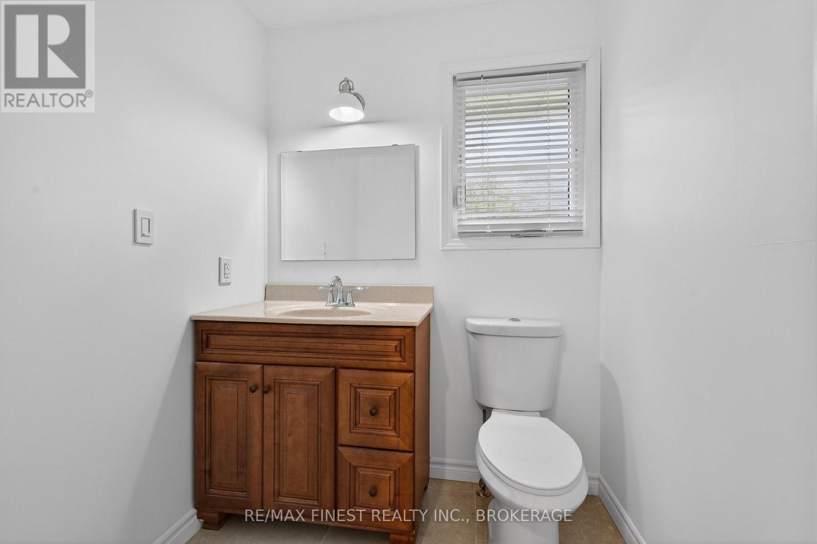 825 SOMERSET CRESCENT - 27