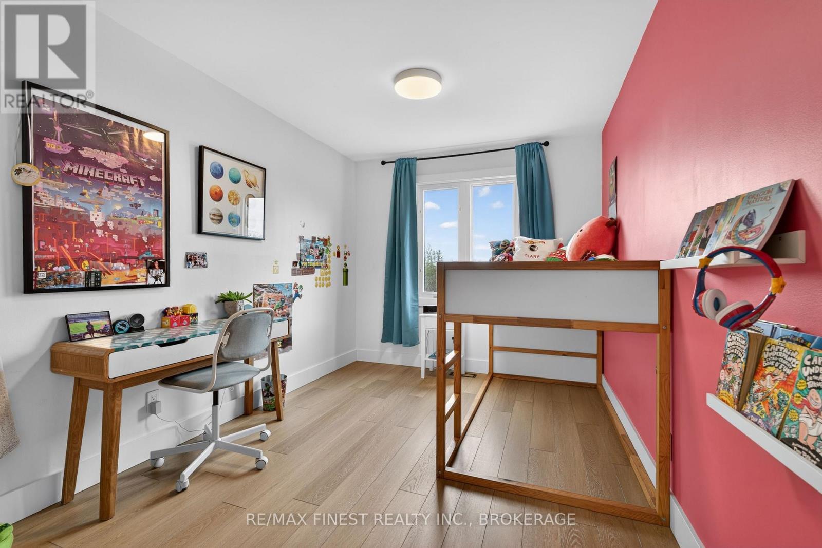 825 SOMERSET CRESCENT - 28