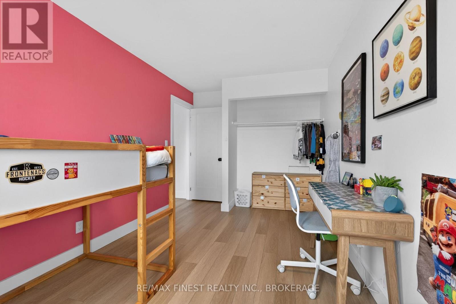 825 SOMERSET CRESCENT - 29
