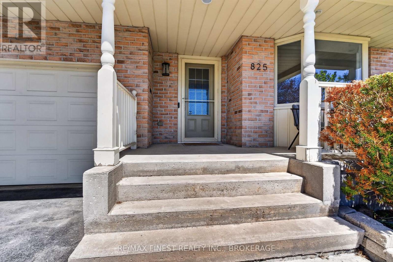 825 SOMERSET CRESCENT - 3
