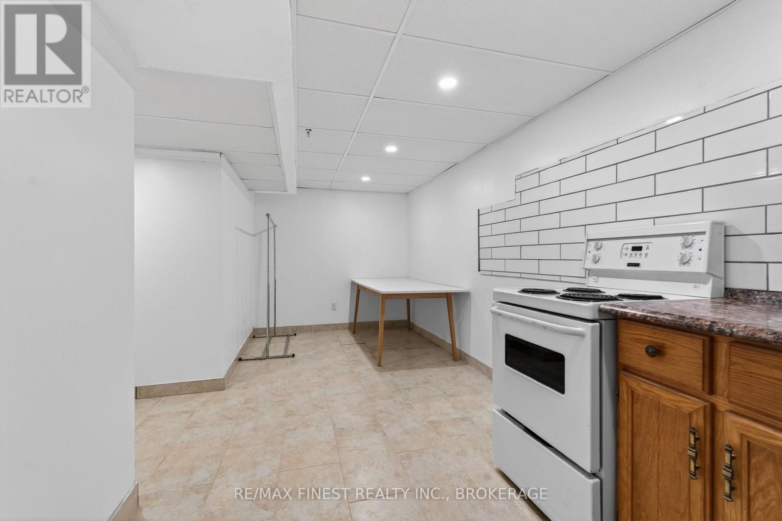 825 SOMERSET CRESCENT - 36