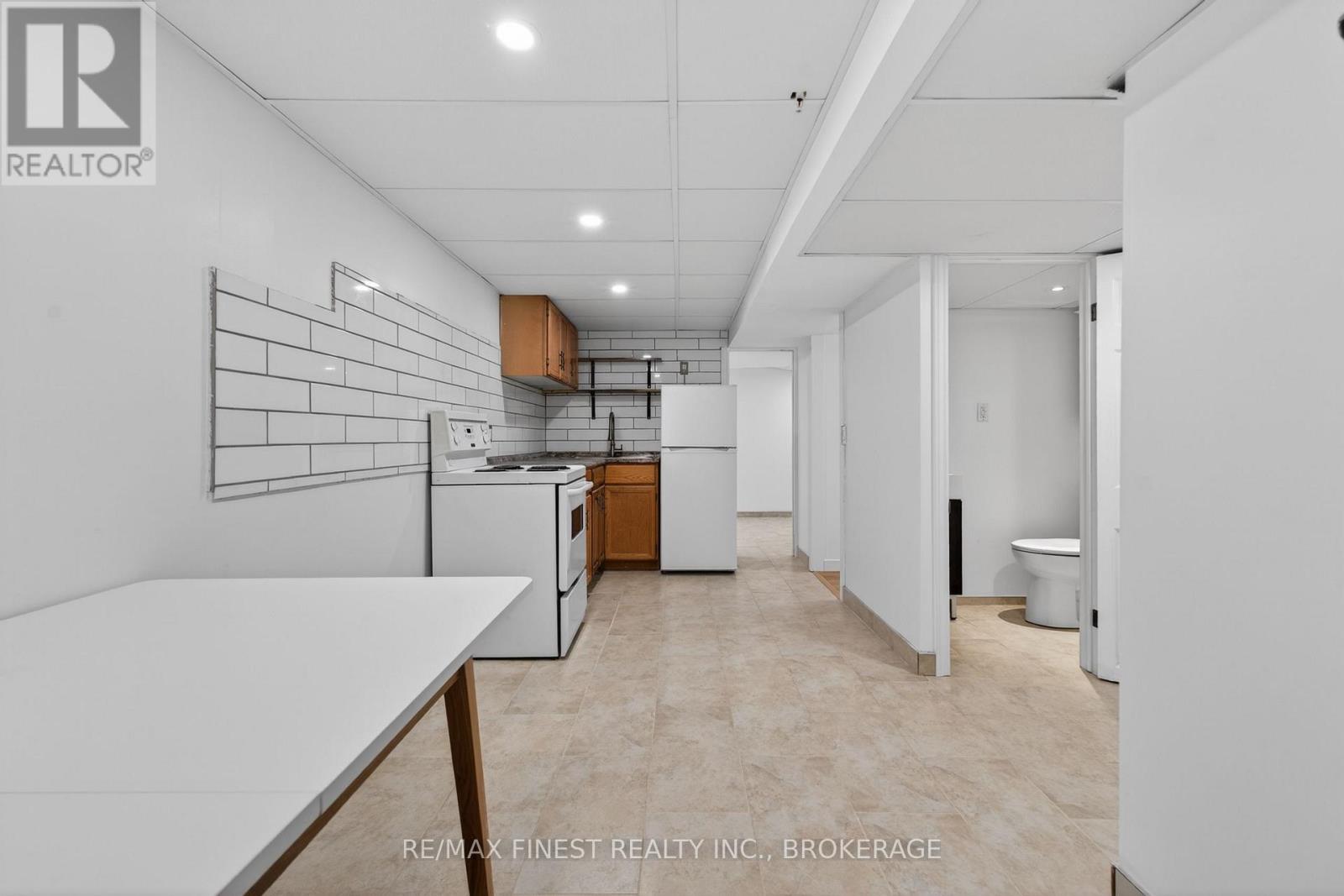 825 SOMERSET CRESCENT - 37