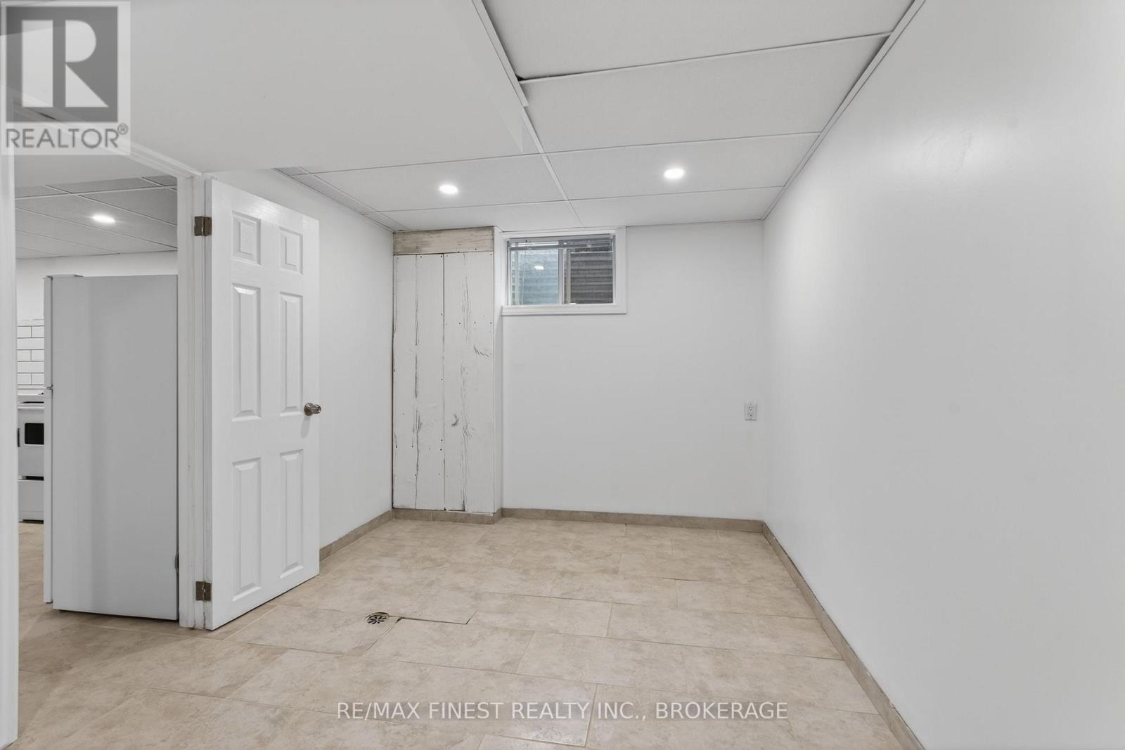 825 SOMERSET CRESCENT - 39