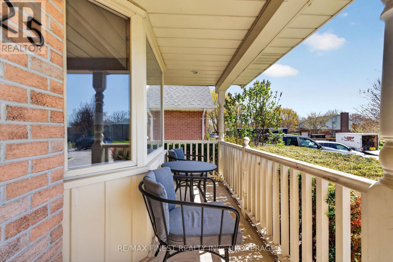 825 SOMERSET CRESCENT - 4