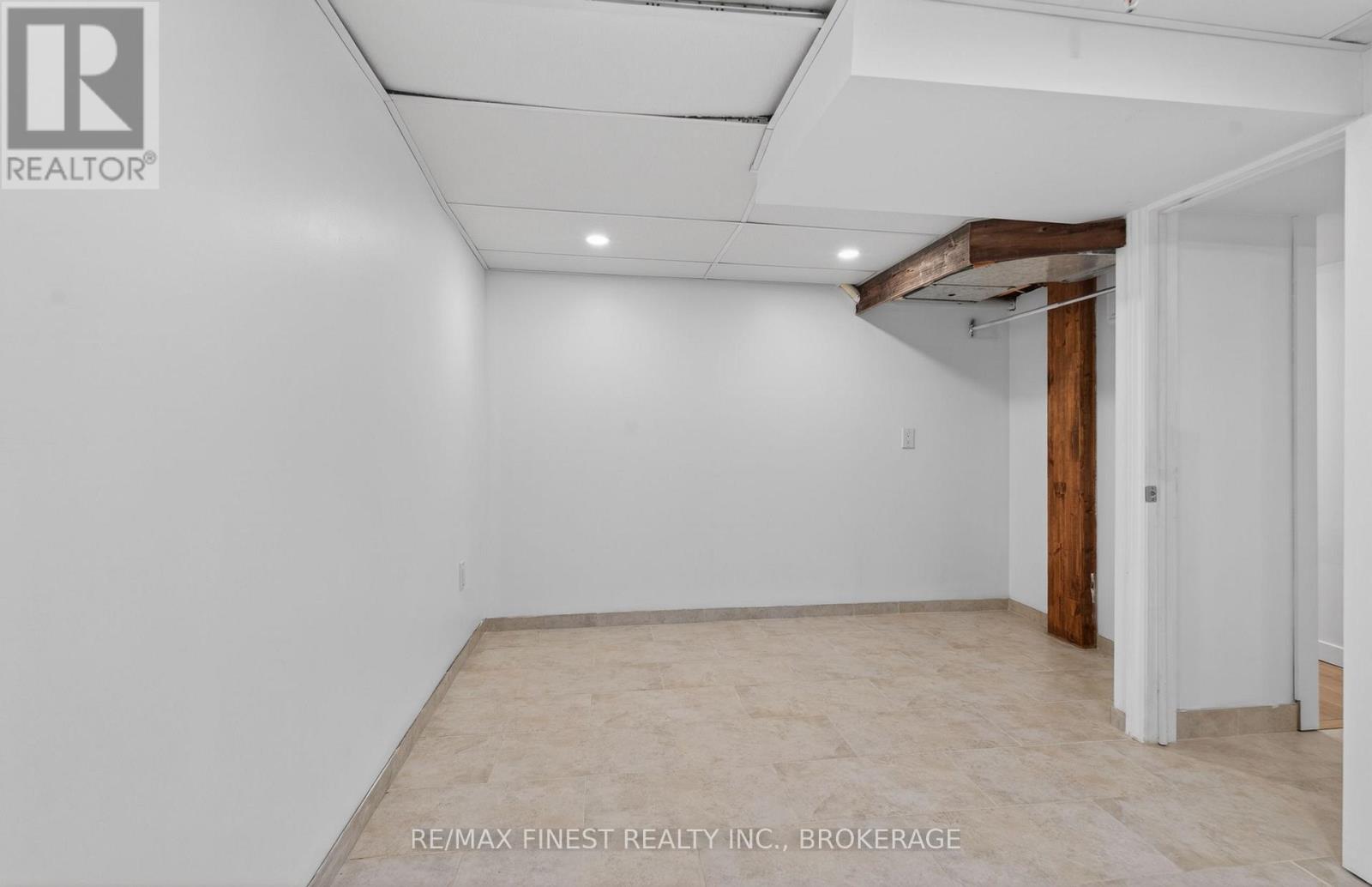 825 SOMERSET CRESCENT - 40
